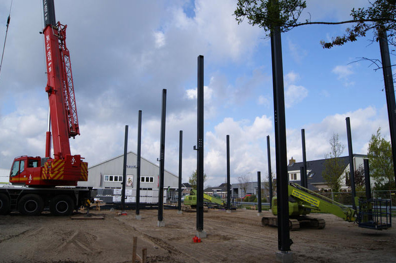 Nieuwbouw showroom Wim ter Braake motoren in volle gang